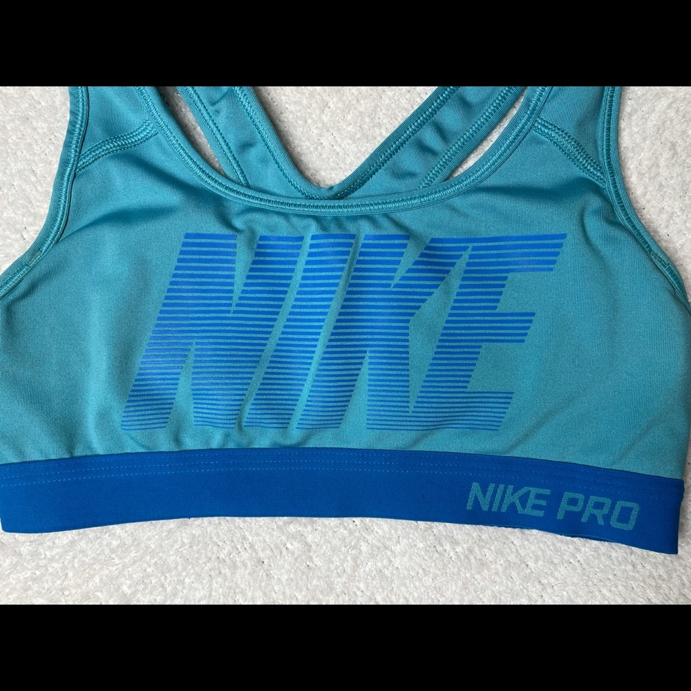 Nike Pro - Picture 2 of 4